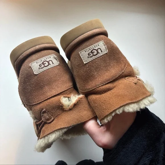 Bailey button Uggs - Picture 3 of 6